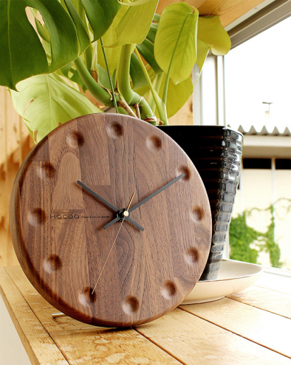 【Pick up!】時間と共に深まる木の風合い、一緒に歳を重ねてくれる木製時計「Wall Clock Block Stripe」