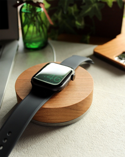 【Pick up!】アップルウォッチ用充電ドック「Apple Watch Charging Dock-Flat」