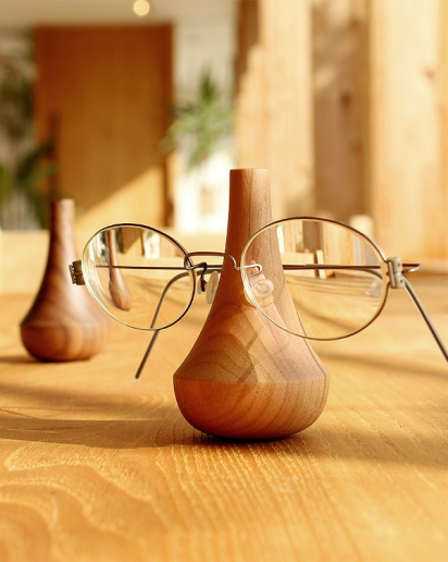 【Pick up!】大切な眼鏡をおしゃれなインテリアに「GlassesStand Swing」