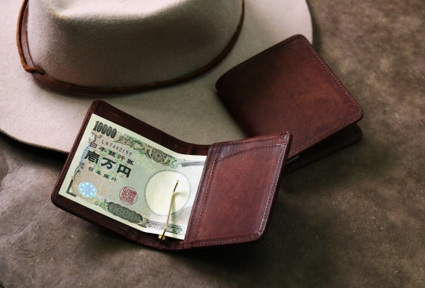大人らしい財布の使い方。本革を使用したマネークリップのご紹介。