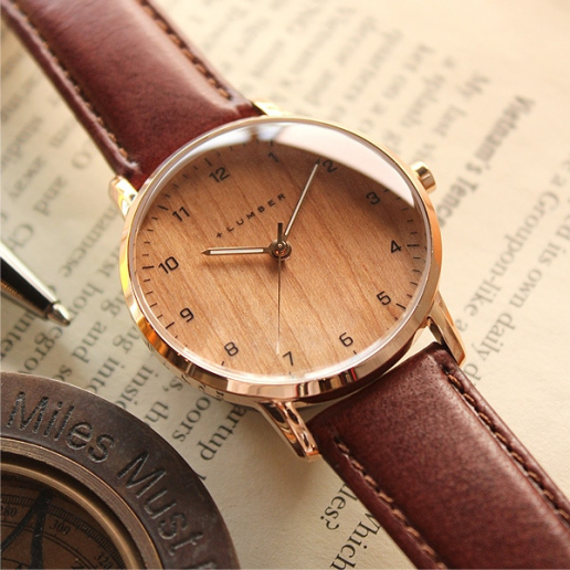 【スタッフおすすめ】文字盤に本木目を使用した曲面ガラスが美しい腕時計 WATCH 8800